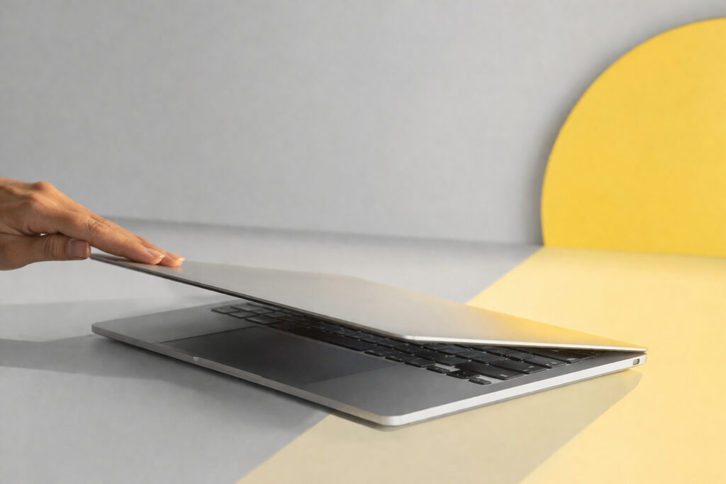 Laptop and yellow light interaction